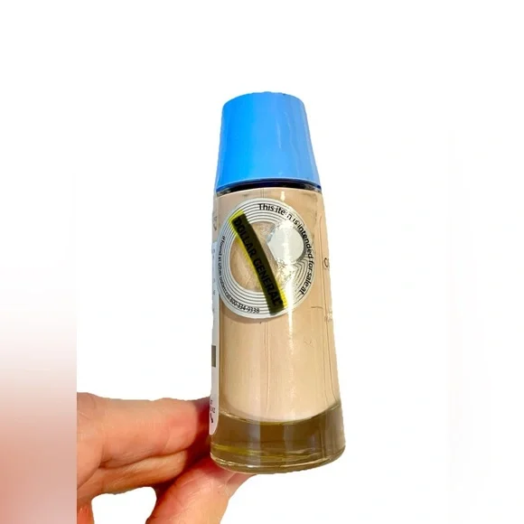 *NEW* CoverGirl Clean Matte Liquid Foundation - Ivory #505 - 1 FL OZ - Sealed - Picture 4 of 6